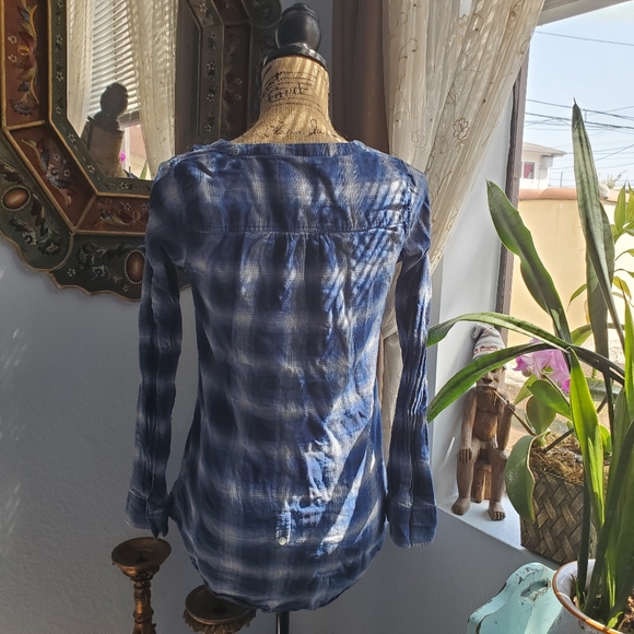 American Eagle Flannel top - Picture 4 of 5